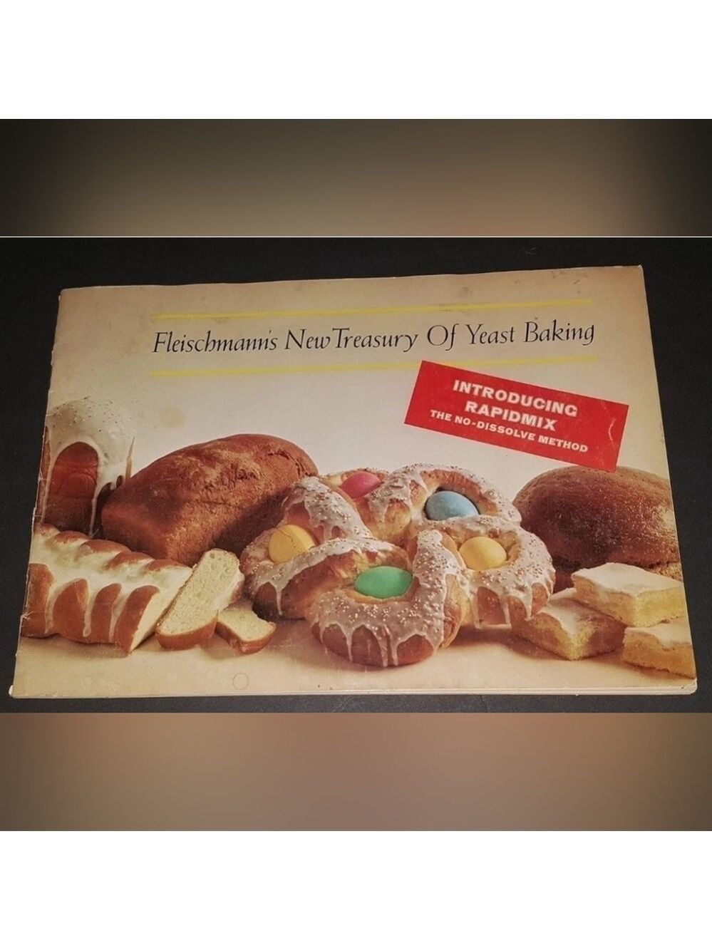 Fleischmann's New Treasury of Yeast Baking : Introducing Rapidmix, The No-Dissol